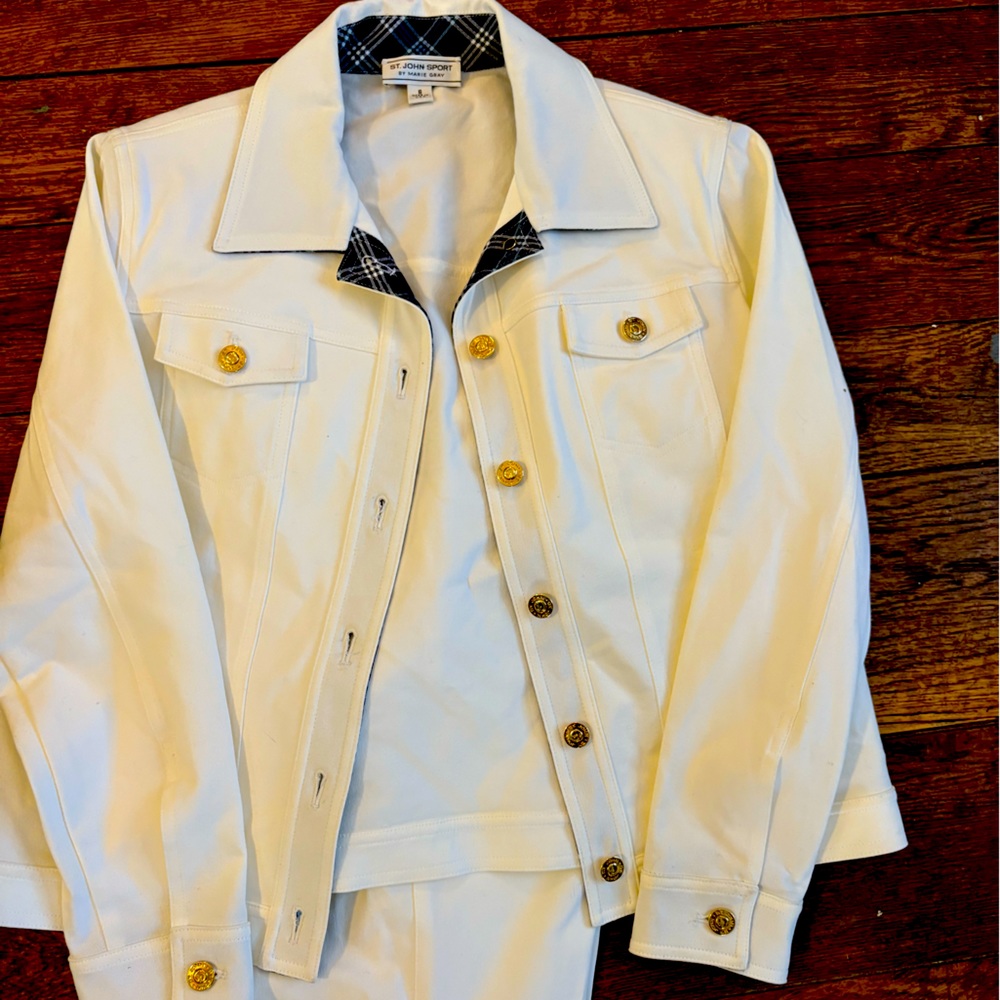 Gently use two piece pants and jacket St. John brand